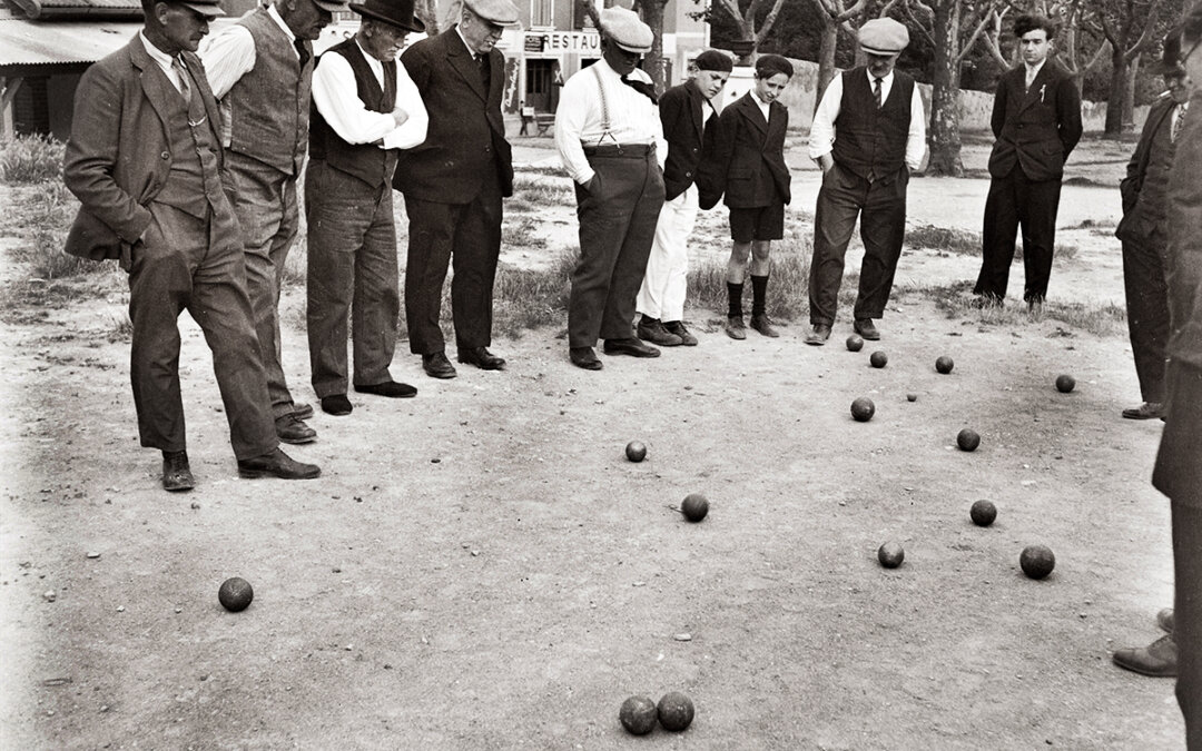 Joueurs de pétanque sur le pré de foire à Sisteron