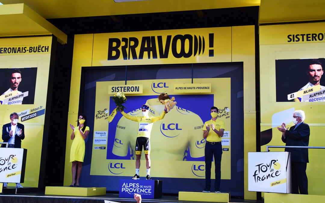 Julian Alaphilippe endosse le maillot jaune du Tour de France à Sisteron