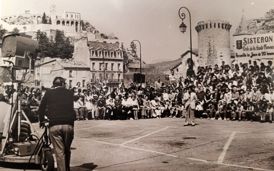 Les jeux de 20 heures sur la place de la mairie à Sisteron