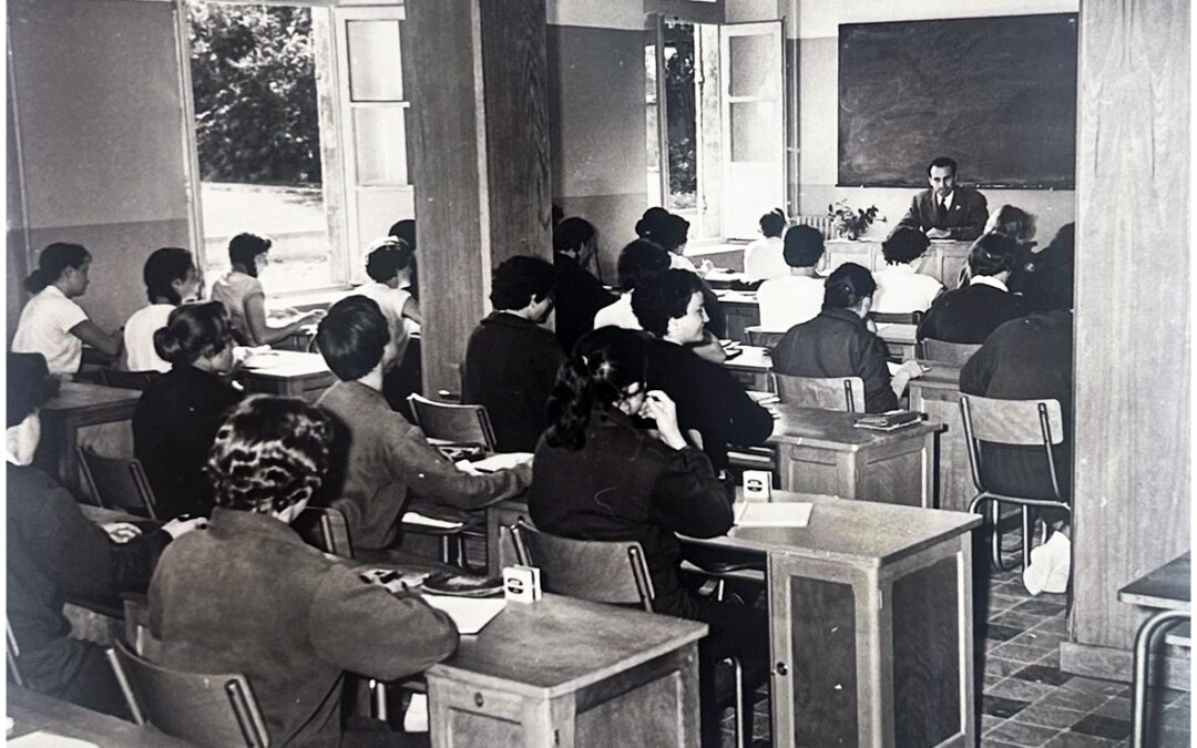 Cours donné aux élèves enseignantes au CREPS d’Aix-en-Provence