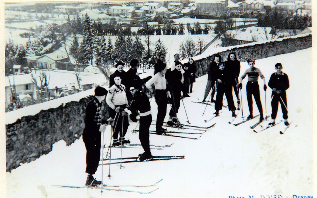 Skieurs sur la colline Saint-Eutrope