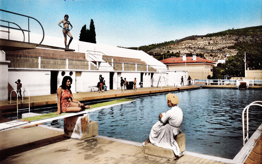 Femmes et enfants se baignant à la piscine municipale de Draguignan