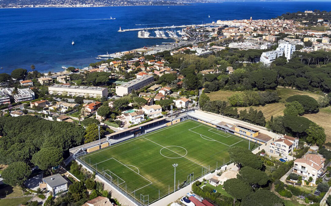 Vue aérienne du nouveau stade municipal de Saint-Tropez
