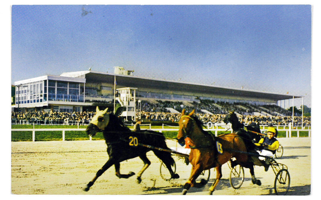 Course de trot à l’hippodrome de la Côte d’Azur à Cagnes-sur-Mer