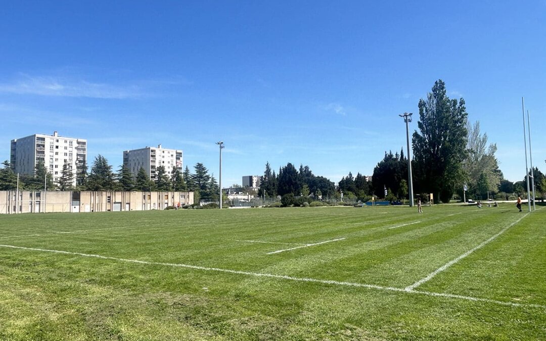 Stade de rugby devenu aire de jeu à la plaine des sports d’Avignon
